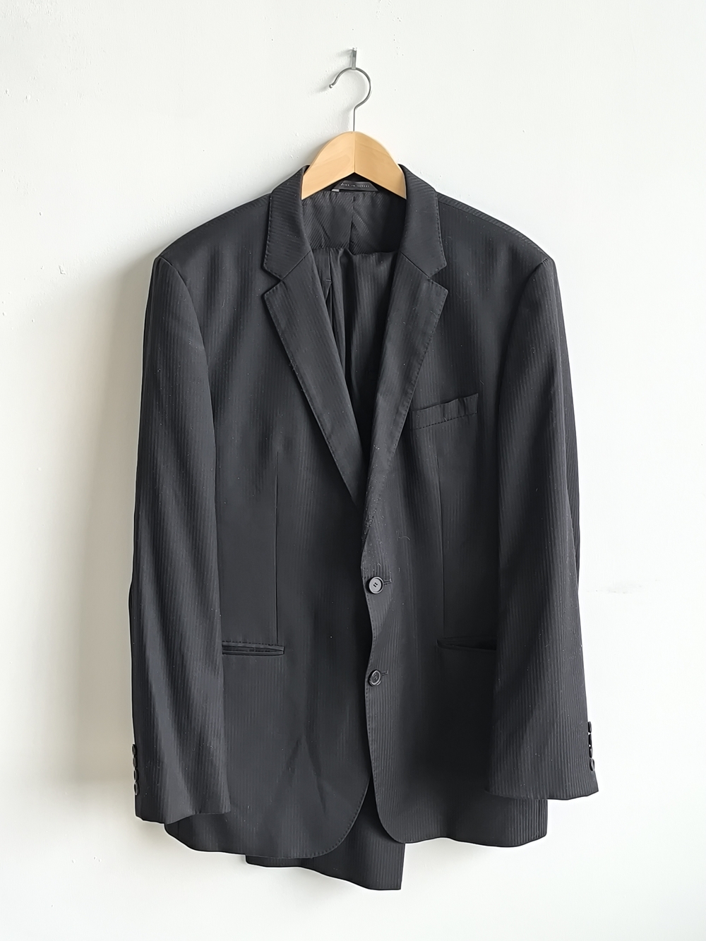 Hugo Boss The James3 Sharp5 Two Piece Suit 44L Black Pinstripe 100% Virgin Wool